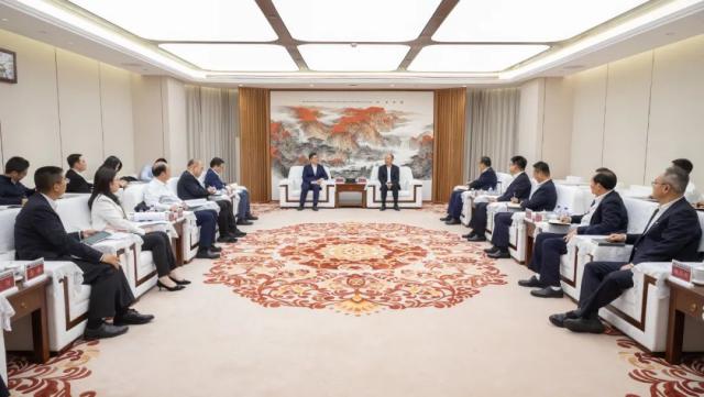 莫鼎革與廣州市委副書(shū)記、市長(zhǎng)孫志洋舉行會(huì)談